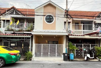 ทาวน์เฮ้าส์ 2 ชั้น หมู่บ้านอยู่เจริญ 1