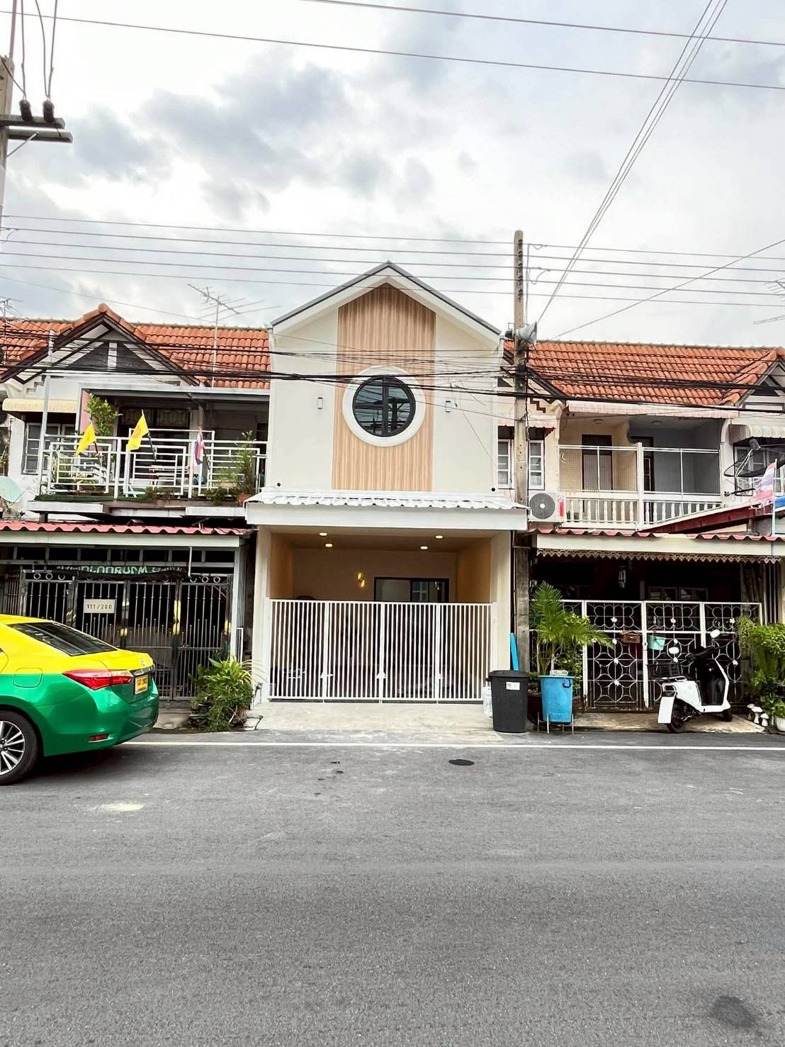 ทาวน์เฮ้าส์ 2 ชั้น หมู่บ้านอยู่เจริญ 1